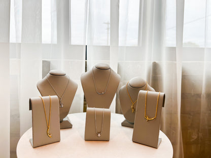 Solitaire Felicita Necklace