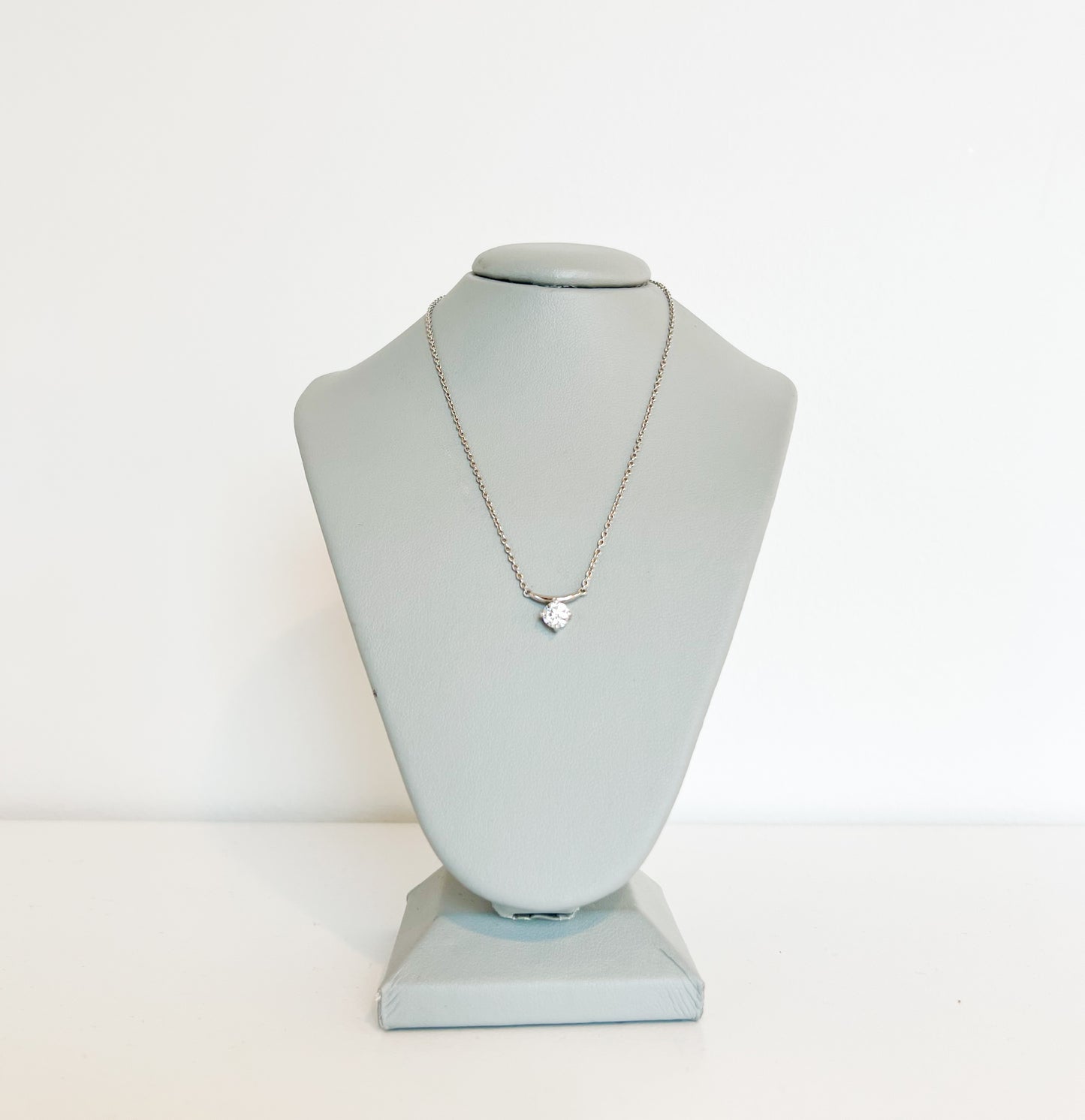 Solitaire Felicita Necklace